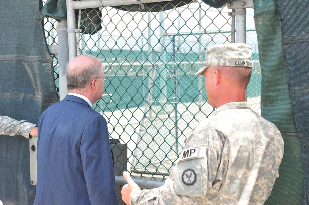 Special Envoy Sloan visits Guantanamo