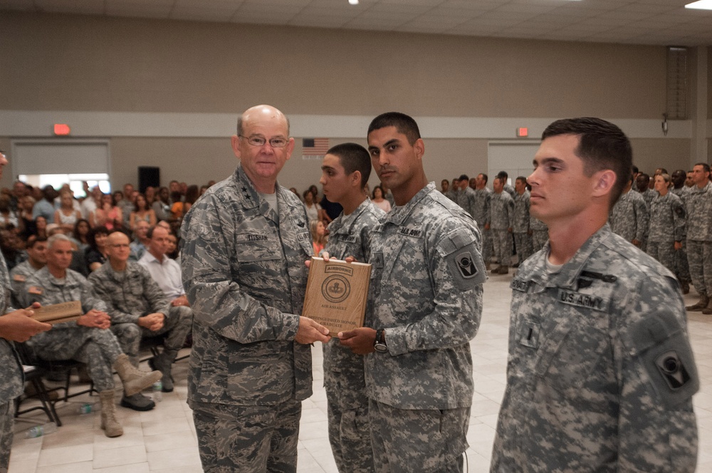 Soldiers, airman graduate Air Assault course