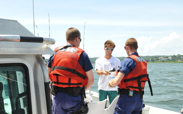 Coast Guard boarding team ensures boaters' safety
