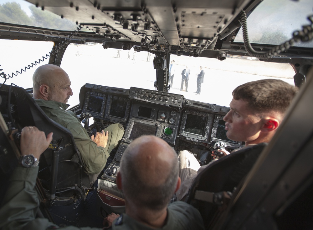 Crisis Response Marines familiarize Italian naval aviation leaders with Osprey