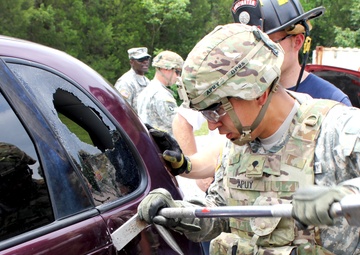 Artillerymen prepare for aerial extrication mission