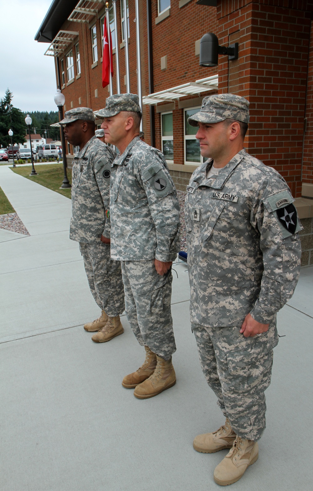 Bayonet 6 presents awards to NCOs who have done 'tremendous job'