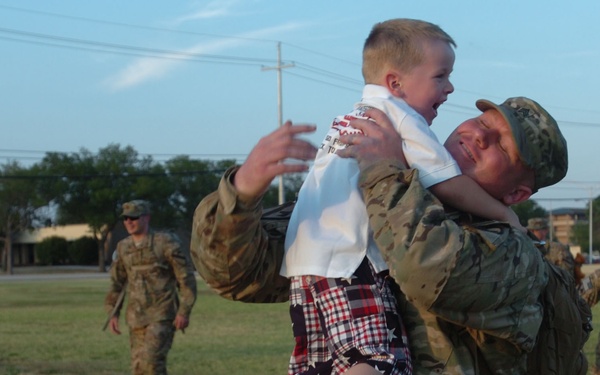 Long Knife soldier returns home to family