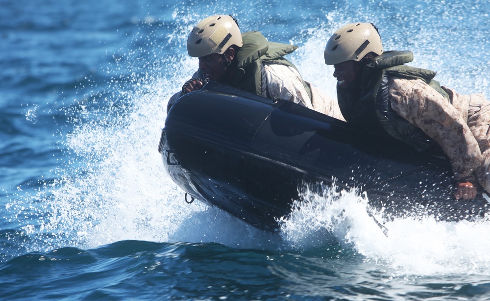 Bridge Company conducts live-fire exercise off boats for first time