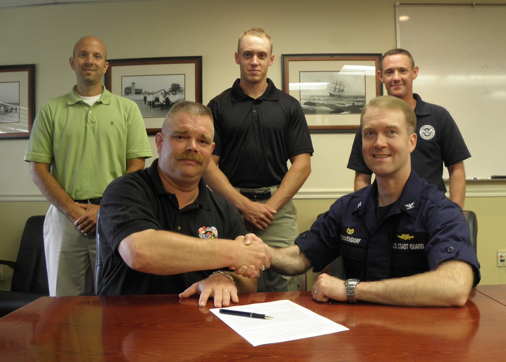 Coast Guard, Lake Superior State University sign volunteer service agreement