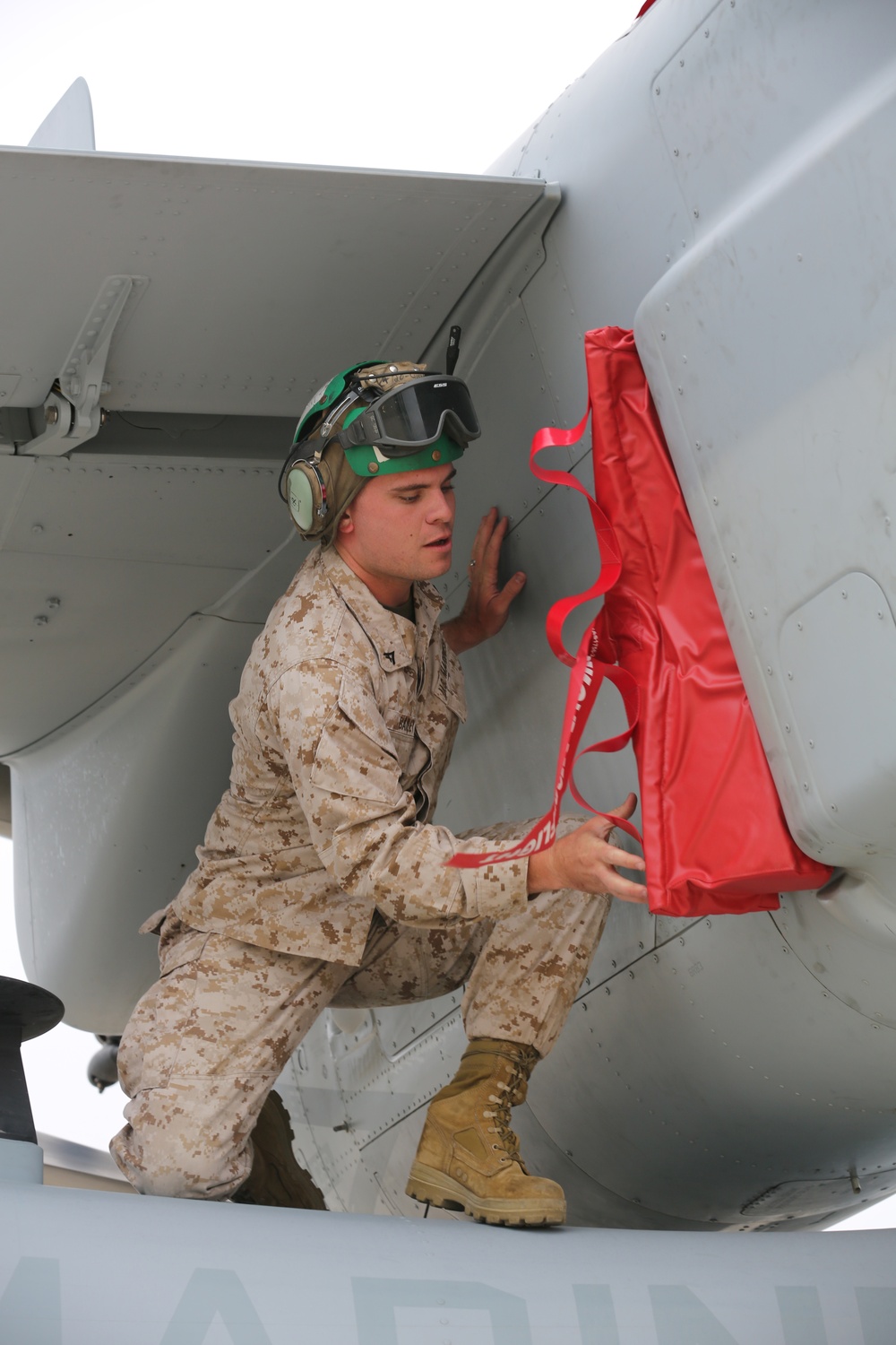 Marine Medium Tiltrotor Squadron 363 Prepares Aircraft for Transportation