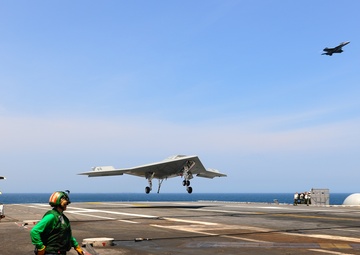 X-47 UCAS demonstrator completes arrested landing at sea