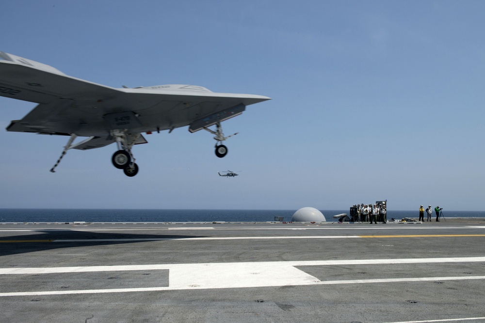 Mabus aboard the USS George H.W. Bush