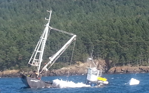 Coast Guard responds to sunken vessel