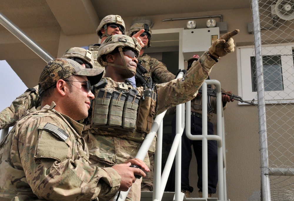 New regional commander views border crossing