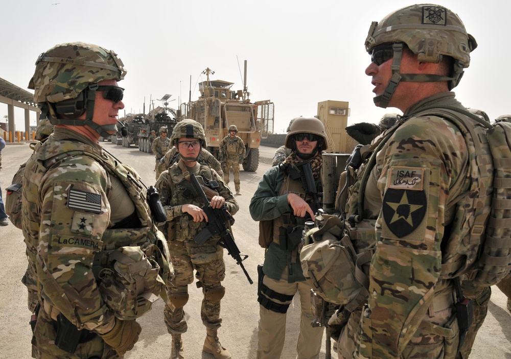 New regional commander views border crossing