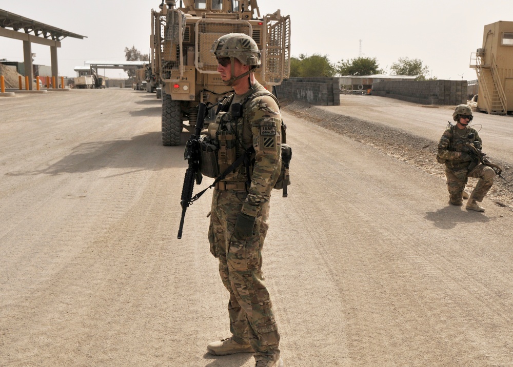 New regional commander views border crossing