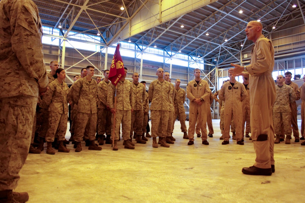 1st MAW CG speaks to servicemembers, conducts final tour as CG