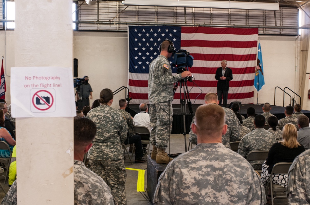 Defense Secretary Hagel visits Fort Bragg and Pope Army Airfield