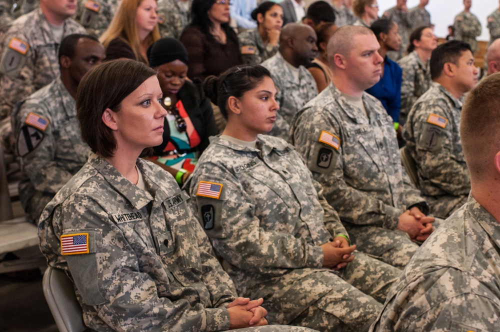 Defense Secretary Hagel visits Fort Bragg and Pope Army Airfield