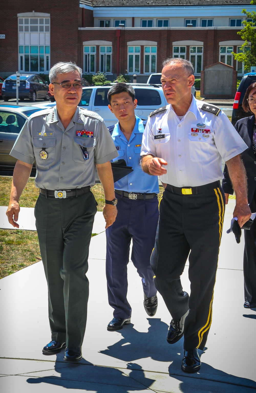 ROK General Visits 7th ID