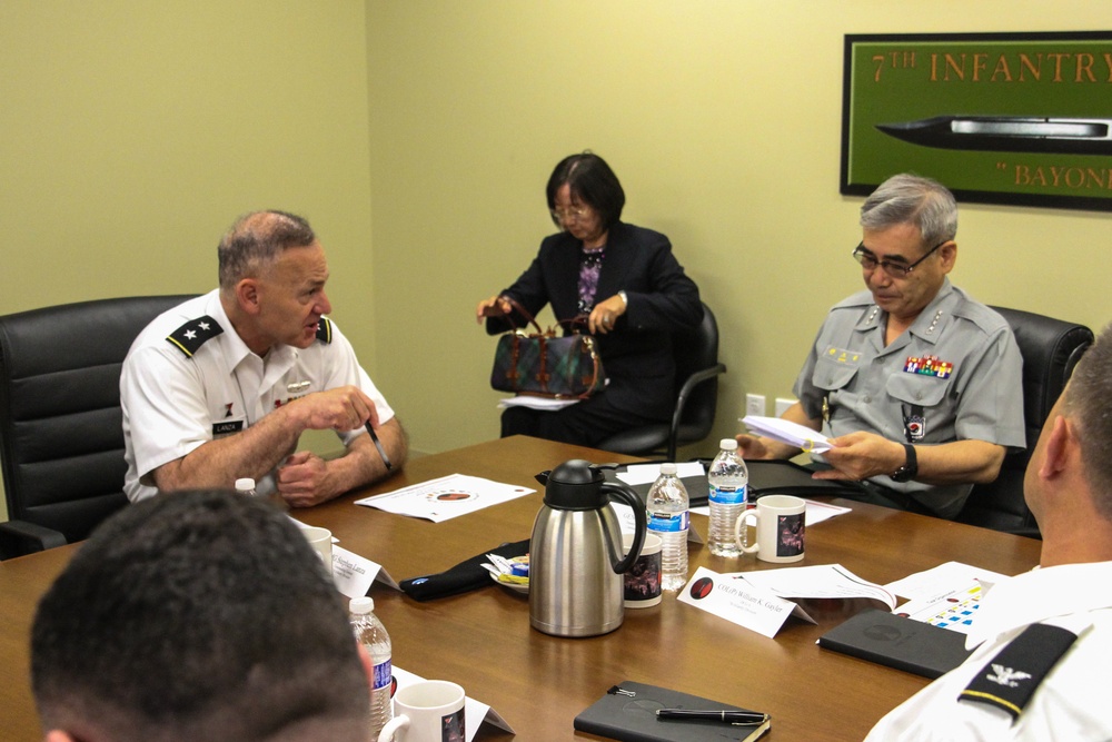 ROK General Visits 7th ID