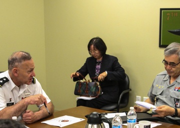 ROK General Visits 7th ID