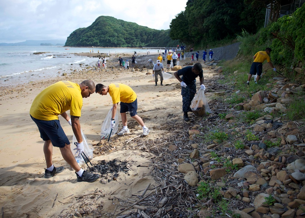 Community service project at Shirahama Beach