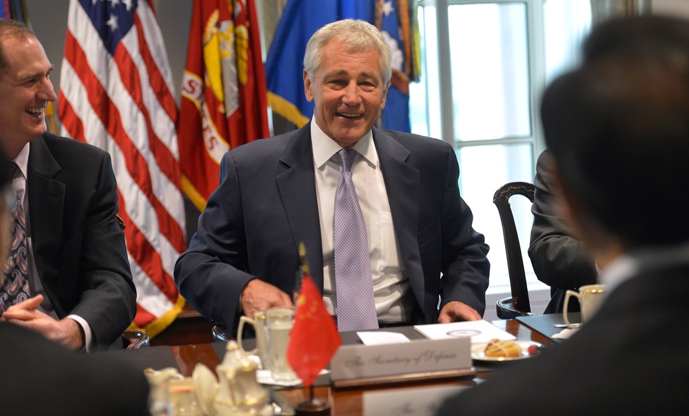 Hagel hosts meeting with Chinese state councilor