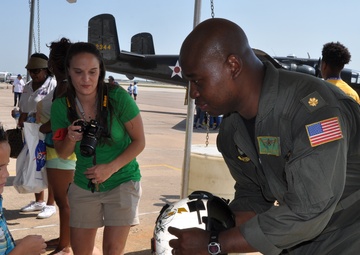 Naval Aviator mentors youth in Houston