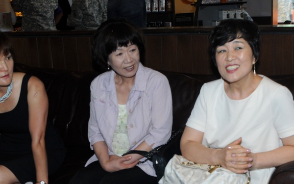 Hyeon Hee Shin visits JBLM