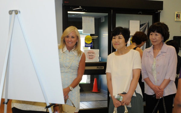 Hyeon Hee Shin visits JBLM