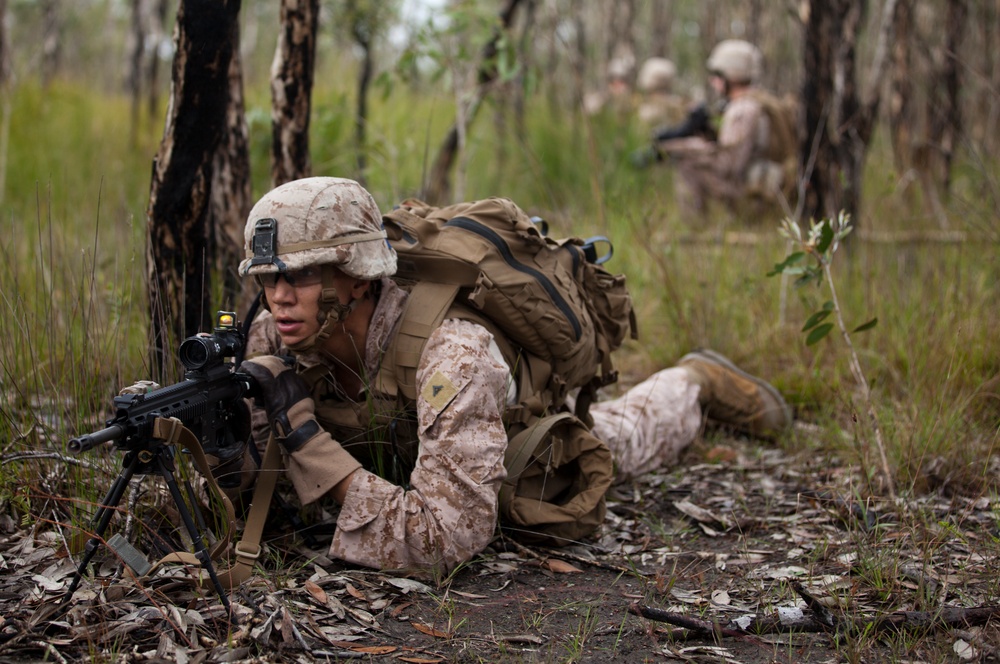 Marines assault from Ospreys during Talisman Saber 2013
