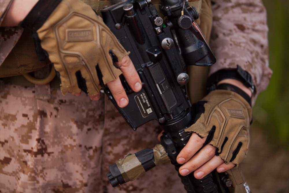 Marines assault from Ospreys during Talisman Saber 2013