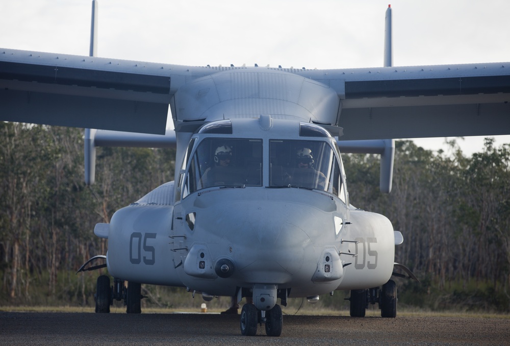 Marines assault from Ospreys during Talisman Saber 2013