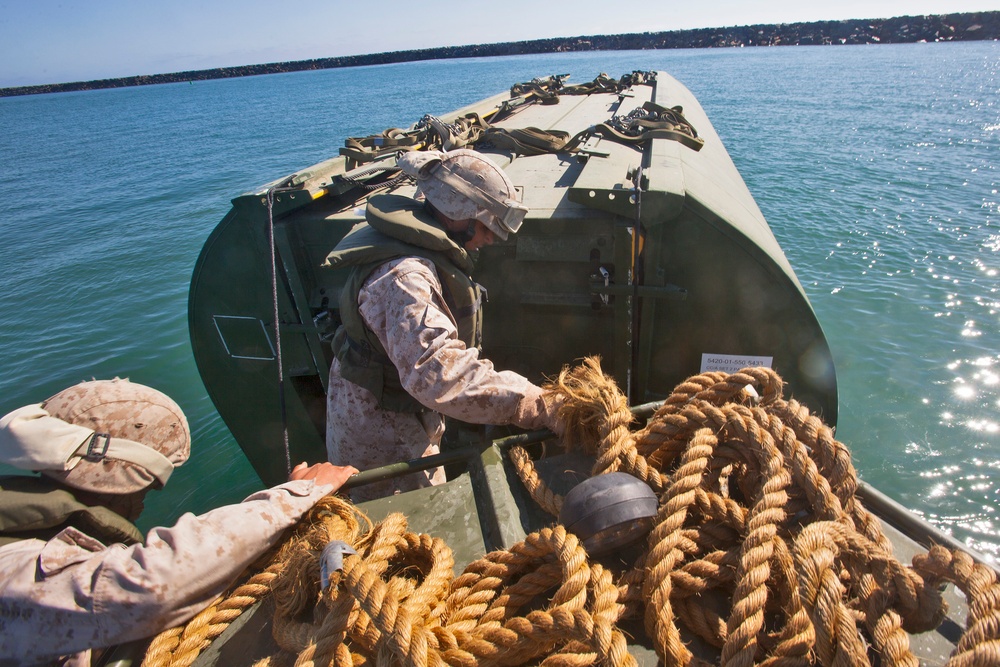 7th ESB Marines deploy improved ribbon bridge from the air