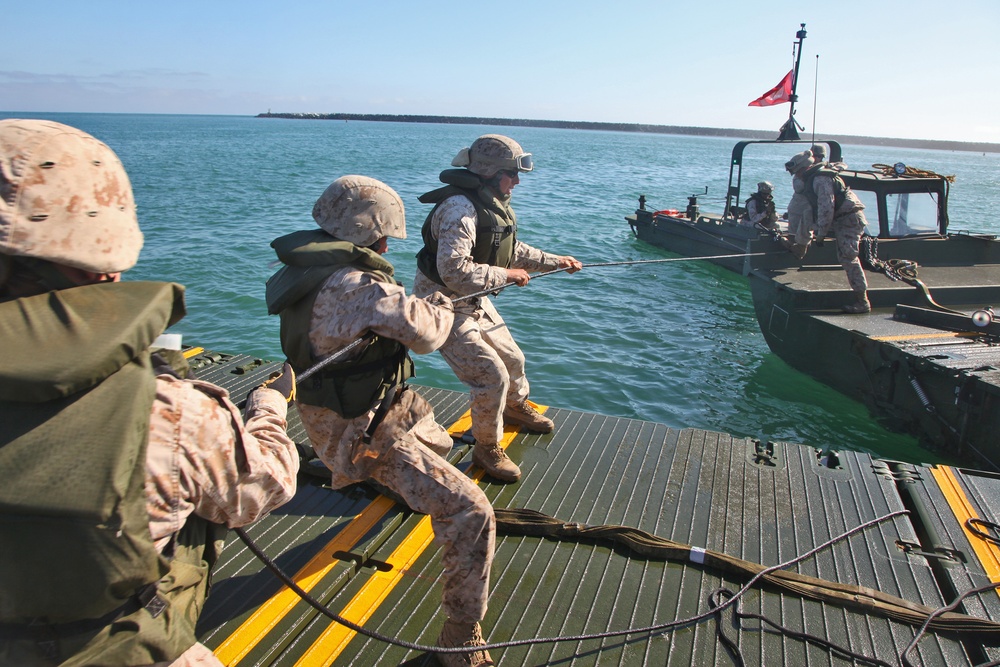7th ESB Marines deploy improved ribbon bridge from the air