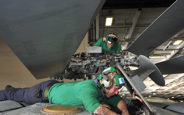 Shipboard air power supports Talisman Saber 2013