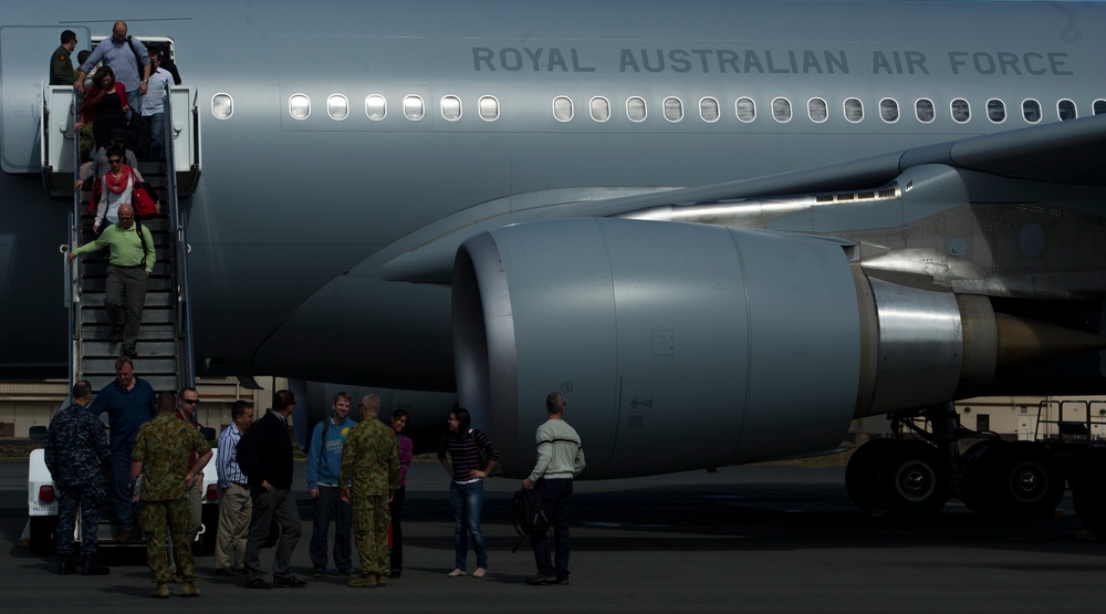 Royal Australian Air Force airmen arrive at JB Pearl Harbor-Hickam