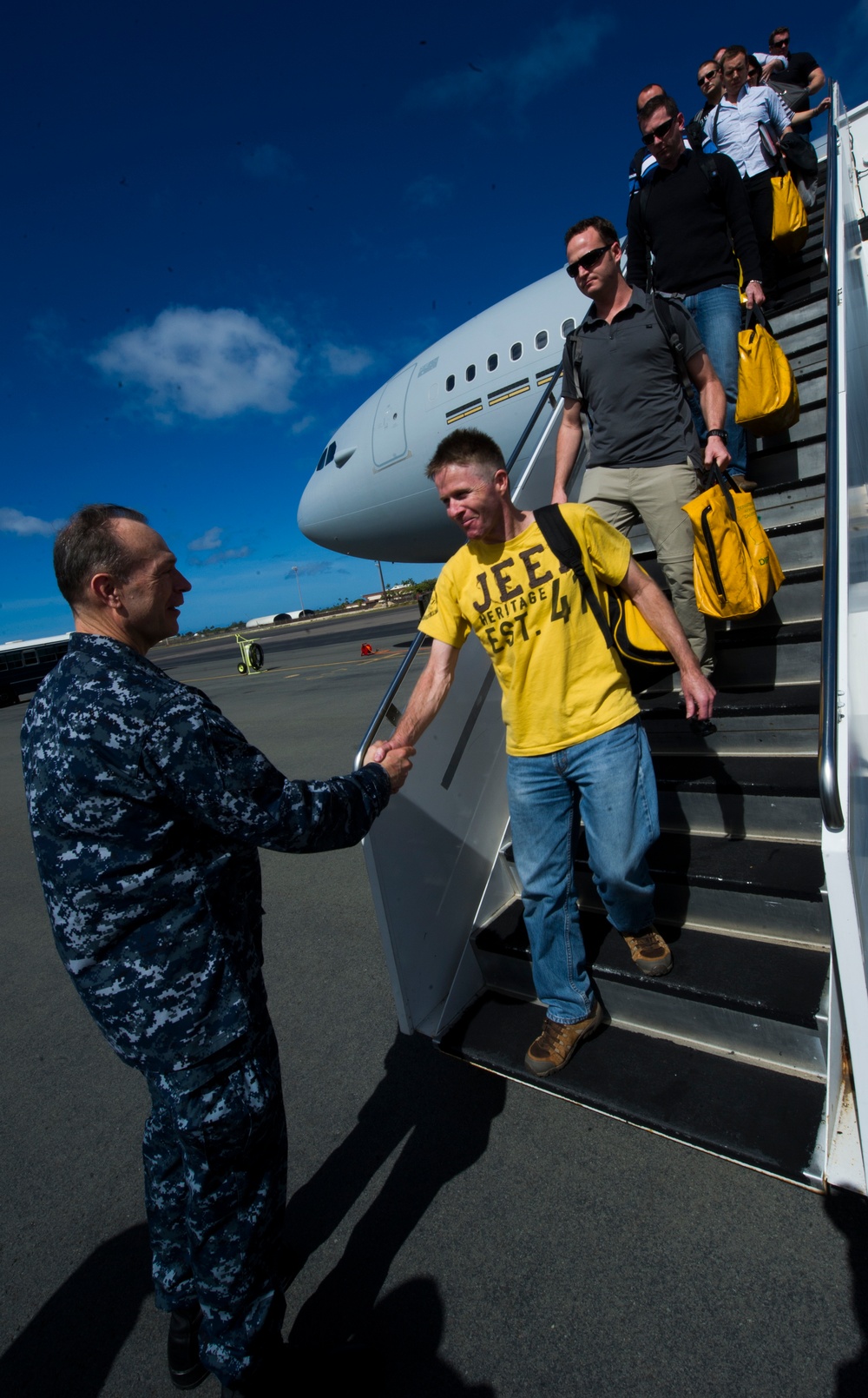 Royal Australian Air Force airmen arrive at JB Pearl Harbor-Hickam