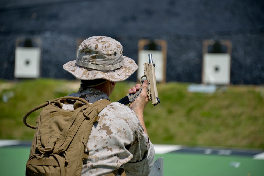 Reconnaissance Marines train with close-quarters battle pistol