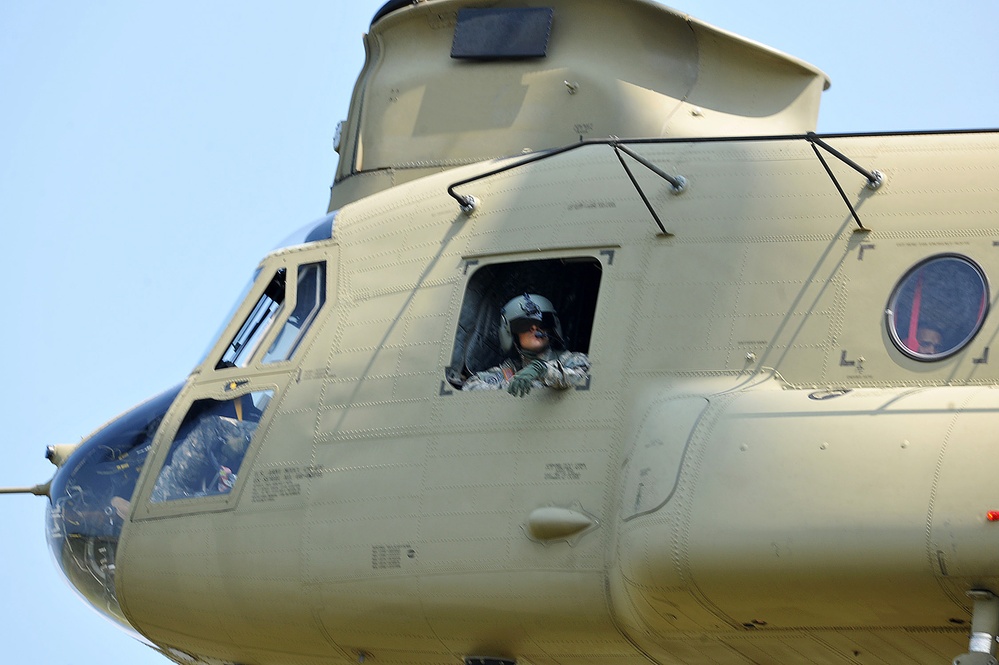 Partnership jump with Italian and US Air Force paratroopers