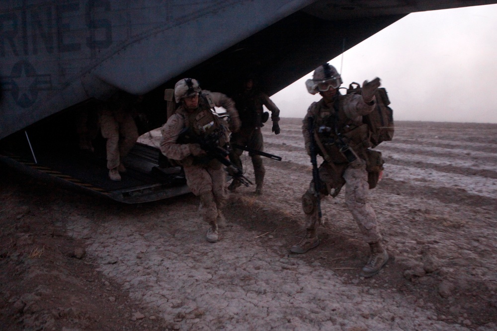 HMH-461 provides aerial support to 2/8 Golf Co