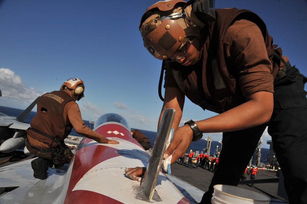 USS George Washington operates off Australian coast