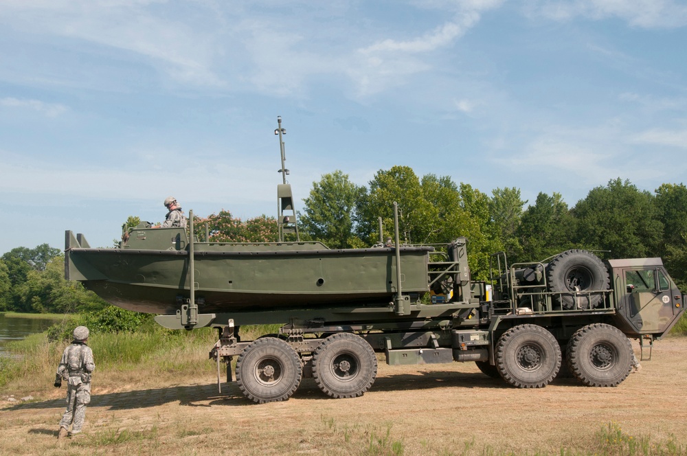 Army Reserve soldiers create waves, bridges