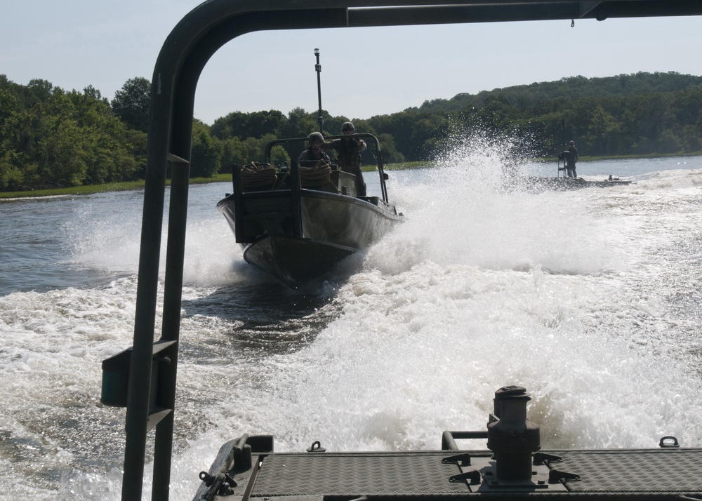 Army Reserve soldiers create waves, bridges