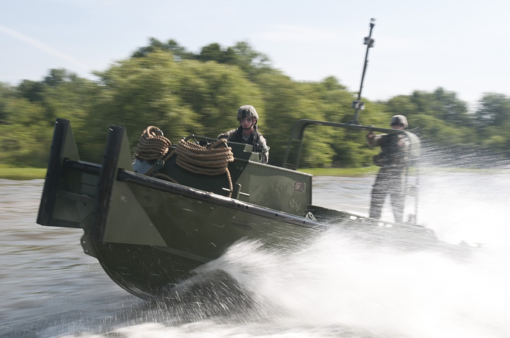 Army Reserve soldiers create waves, bridges