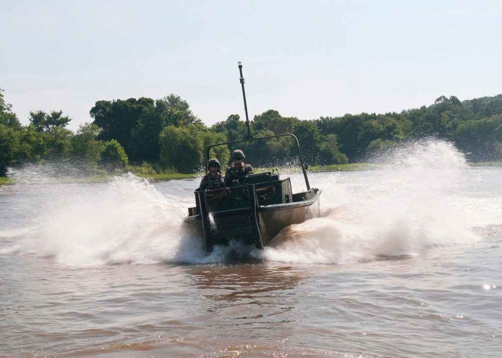 Army Reserve soldiers create waves, bridges