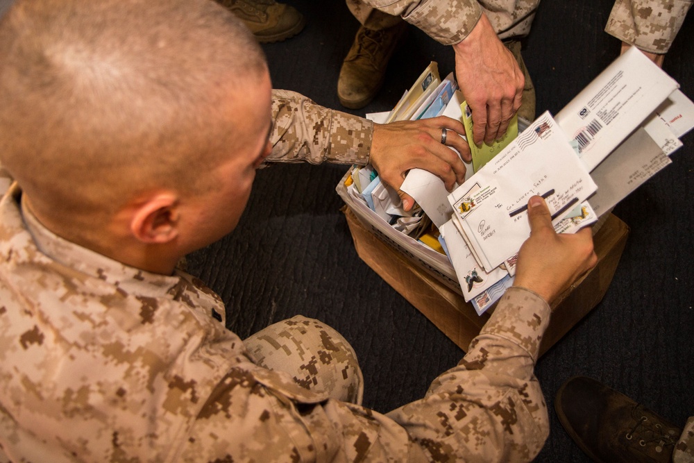 26th MEU Receives Mail