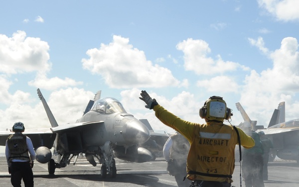 Shipboard squadrons launch from USS George Washington during Talisman Saber 2013
