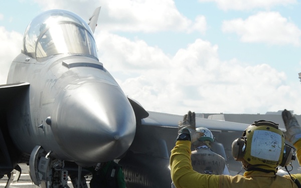 Shipboard squadrons launch from USS George Washington during Talisman Saber 2013