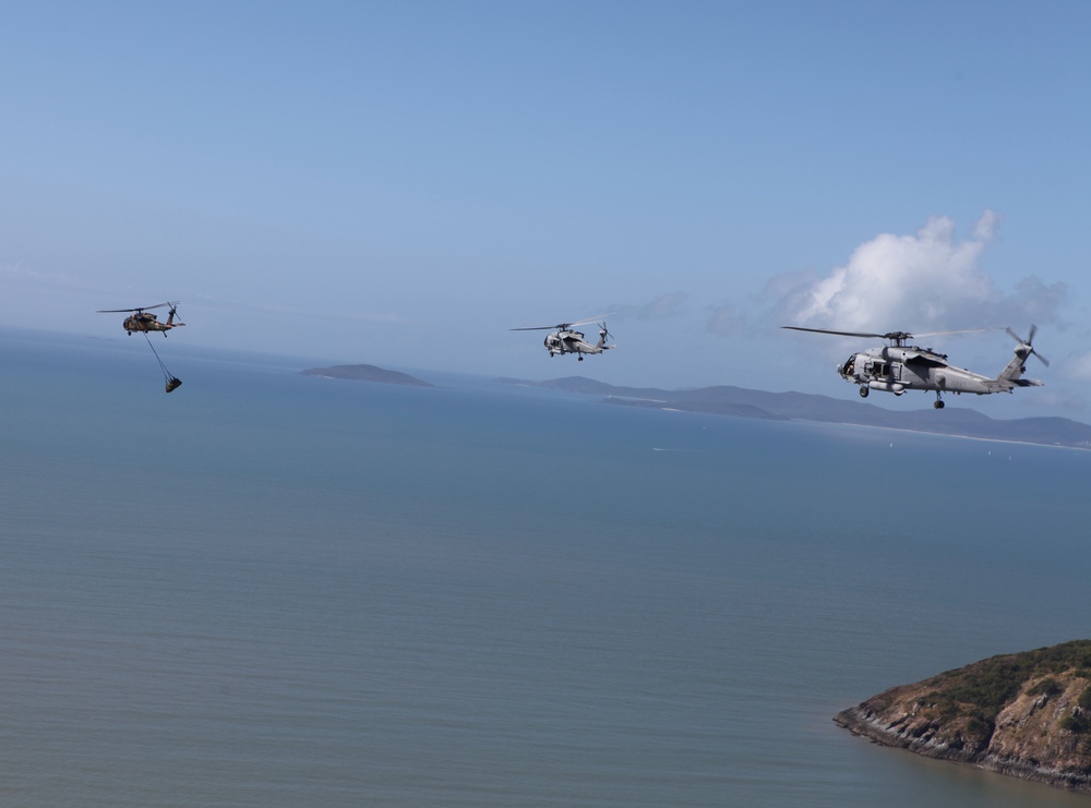 U.S., Australian helicopters fly side-by-side