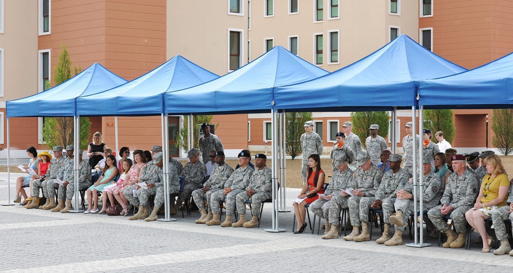 Change of command 509th Signal Battalion, uncasing of the colors