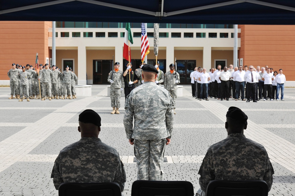 Change of command 509th Signal Battalion, uncasing of the colors