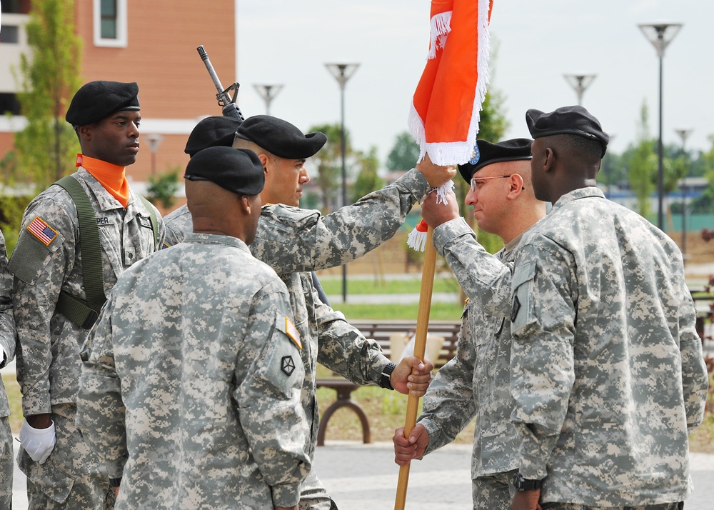 Change of command 509th Signal Battalion, uncasing of the colors